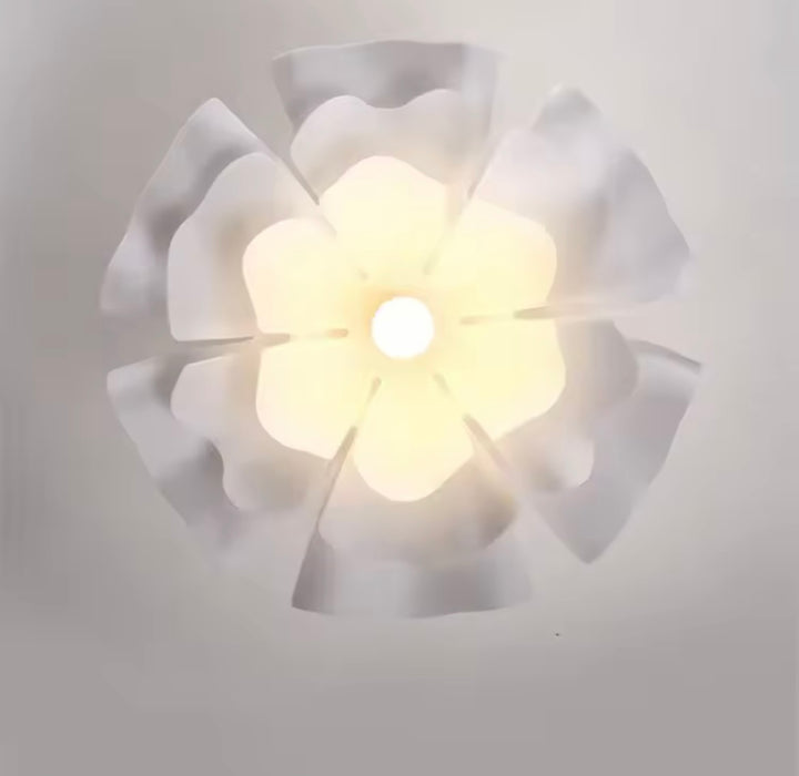 Lustra alba de design tip floare Petal