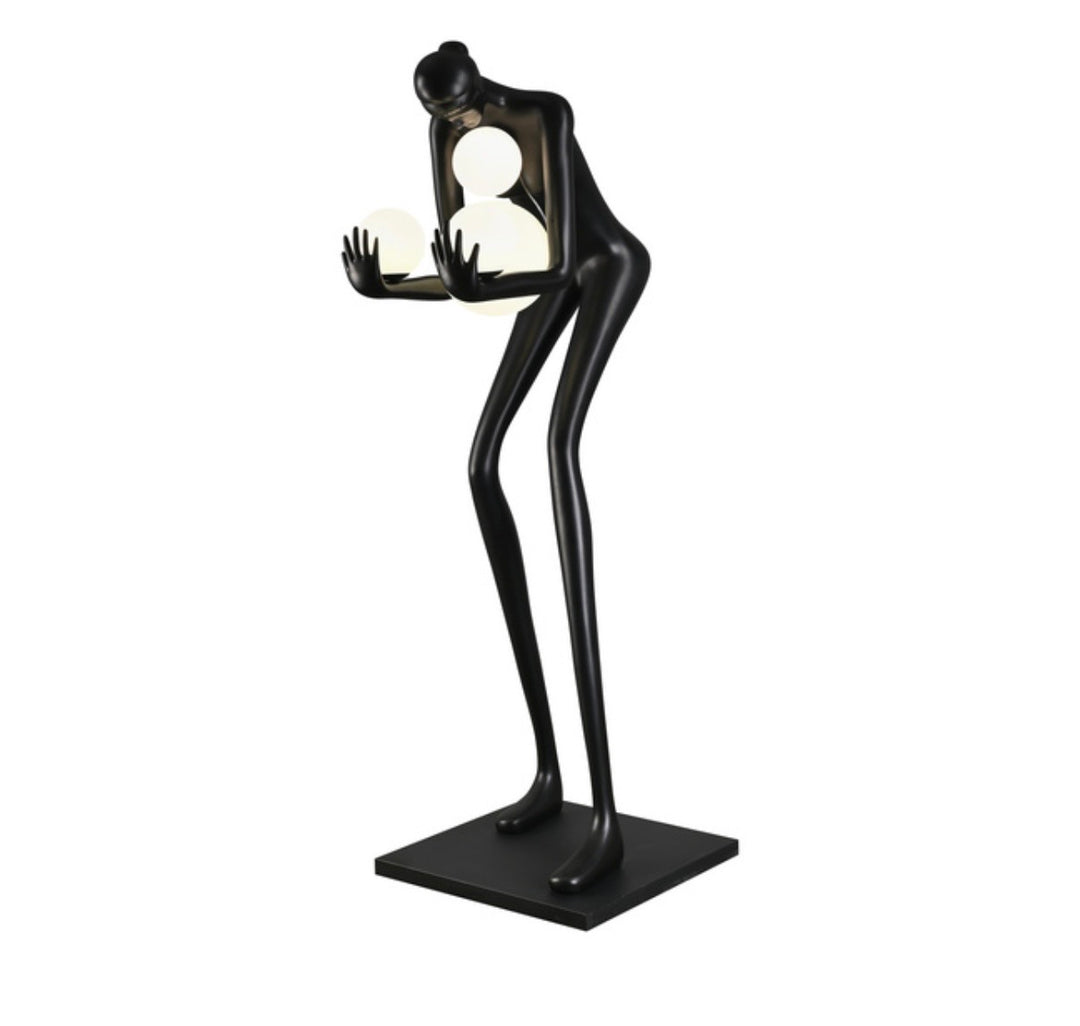 Statueta lampadar  cu o siluetă feminica  ce poartă globuri de sticlă Woman 2