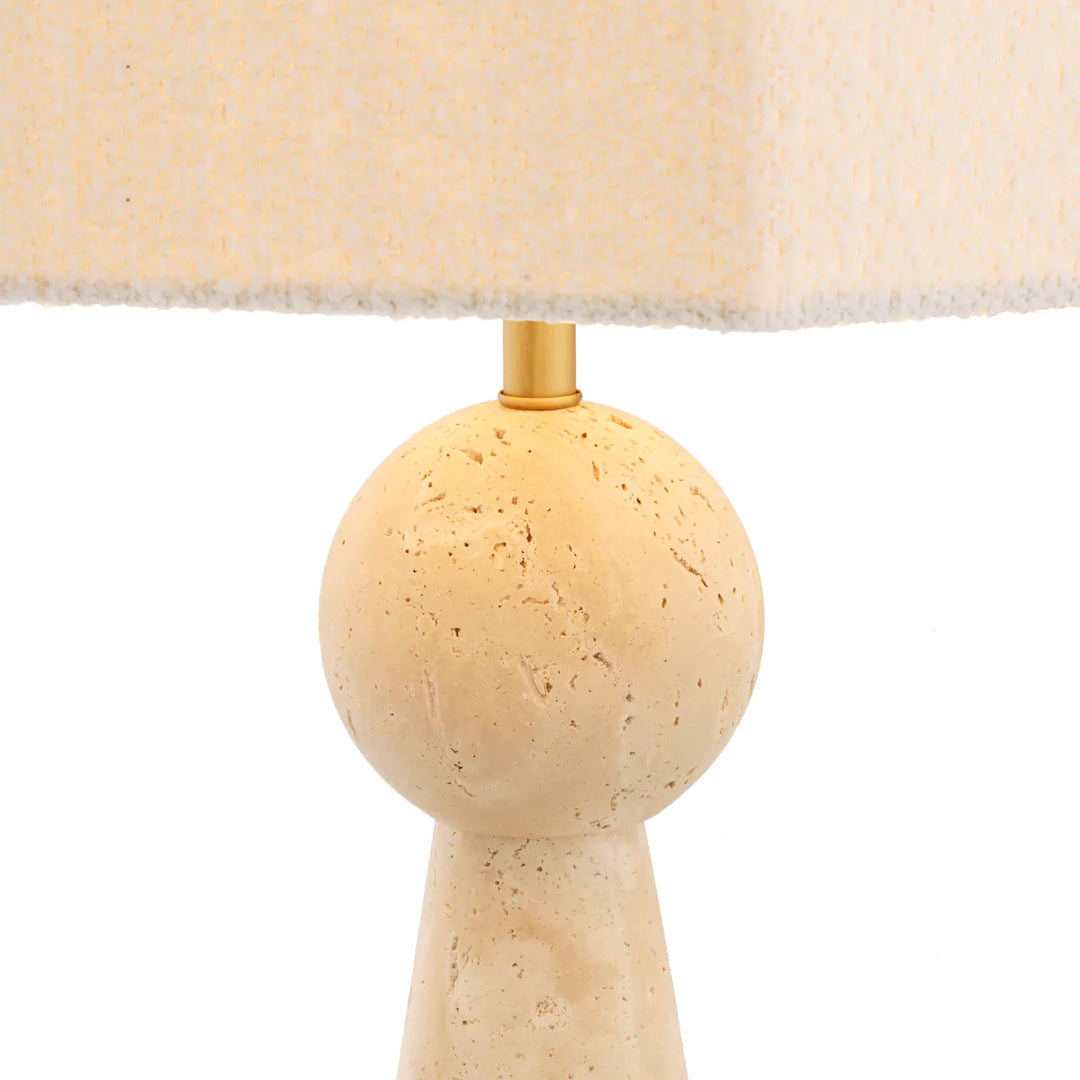 Lampa de masa cu finisaj din alamă antichizată și o bază conică din travertin Novak by Eichholtz
