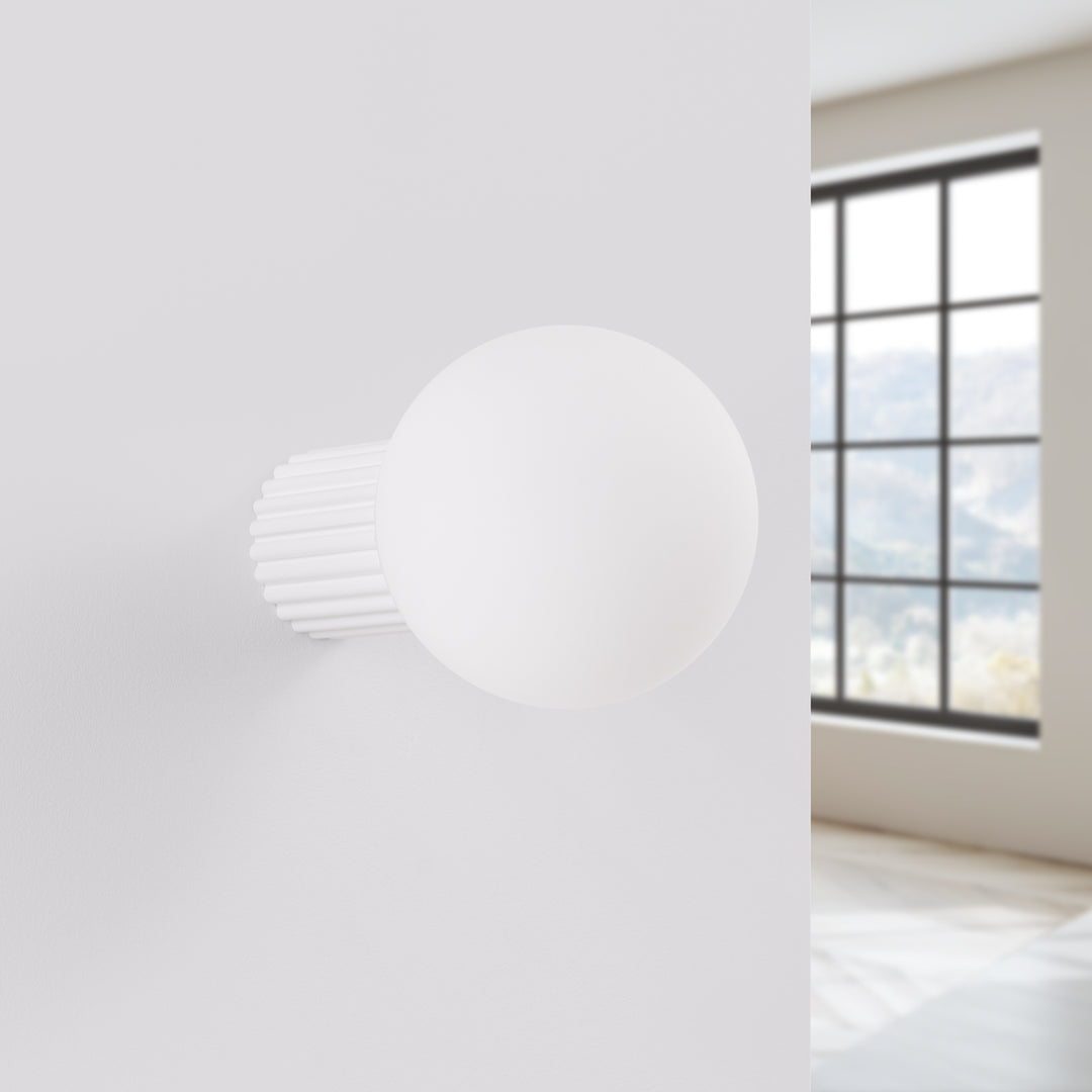 Aplica de perete HALO alba IP44