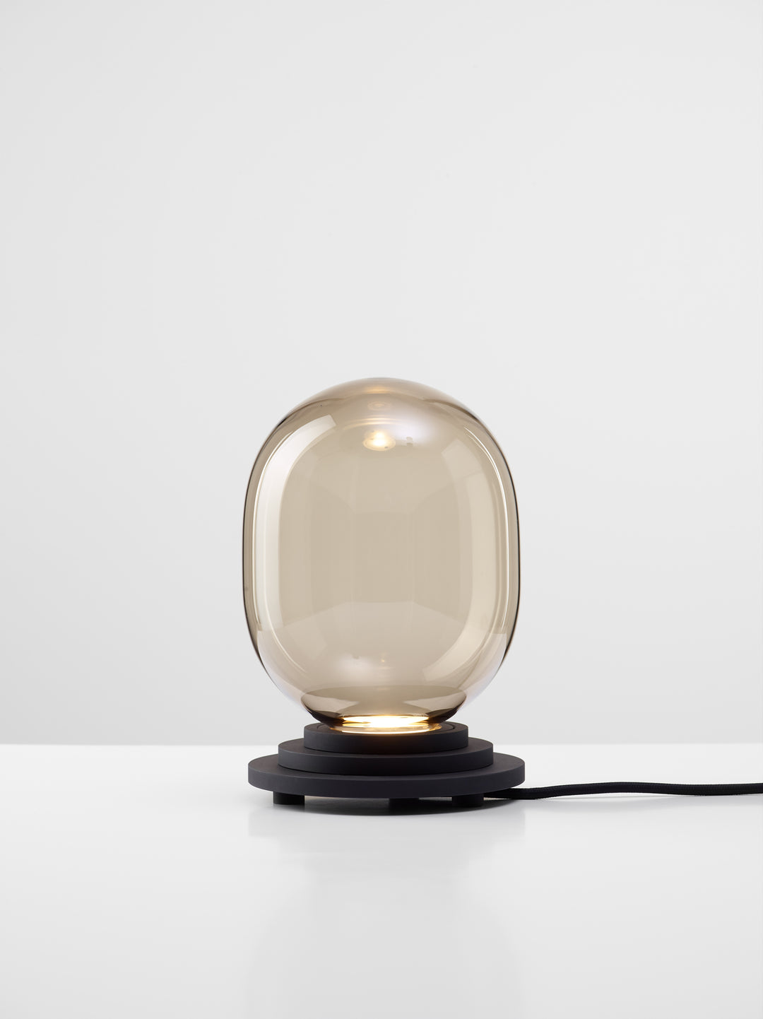 Lampa de masa din sticla suflata manual Stratos by Dechem