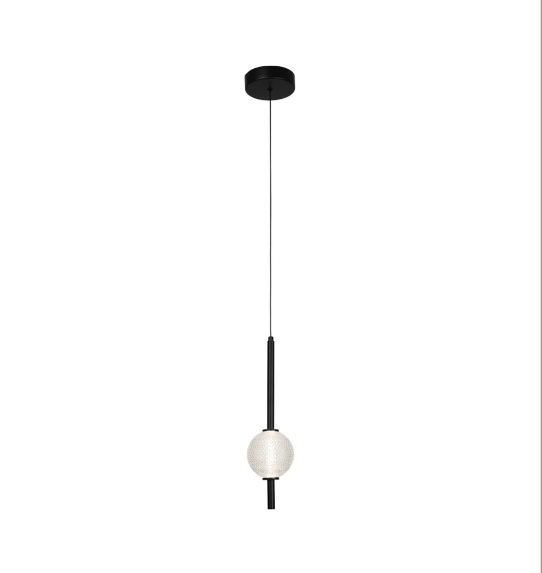Pendul negru elegant cu o sfera din sticla Abeona