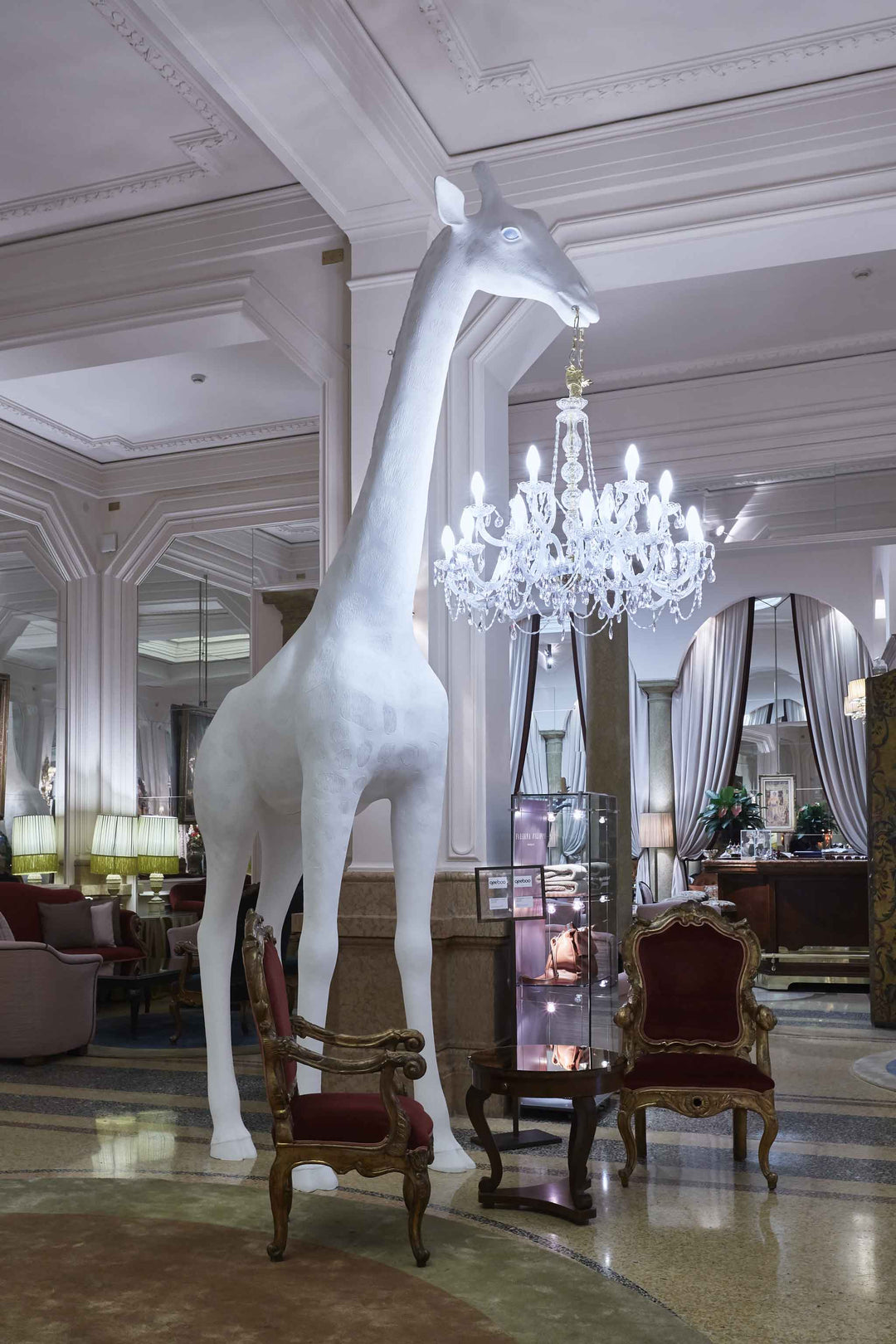 Lampadar Giraffe in Love XL exterior by Qeeboo