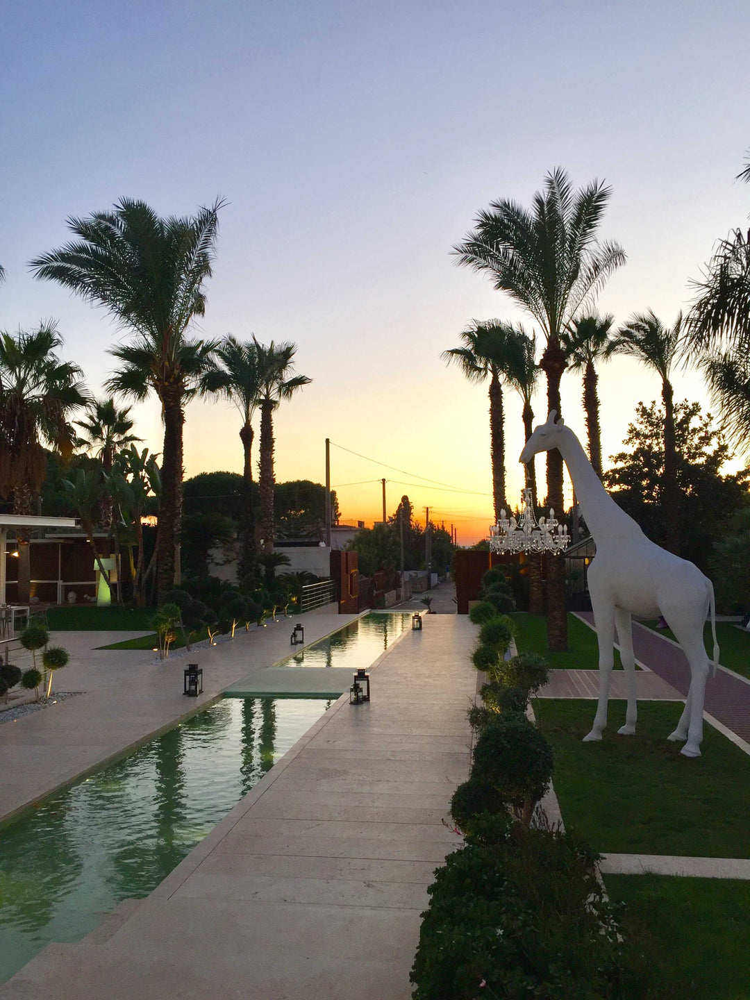 Lampadar Giraffe in Love XL exterior by Qeeboo