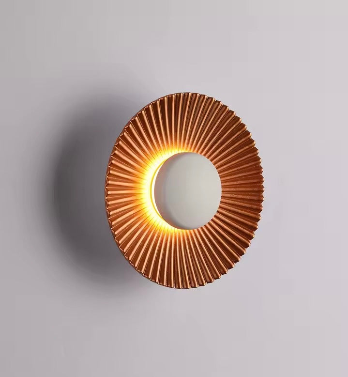 Aplica de perete de design in forma de disc metalic cu striatii Alumi