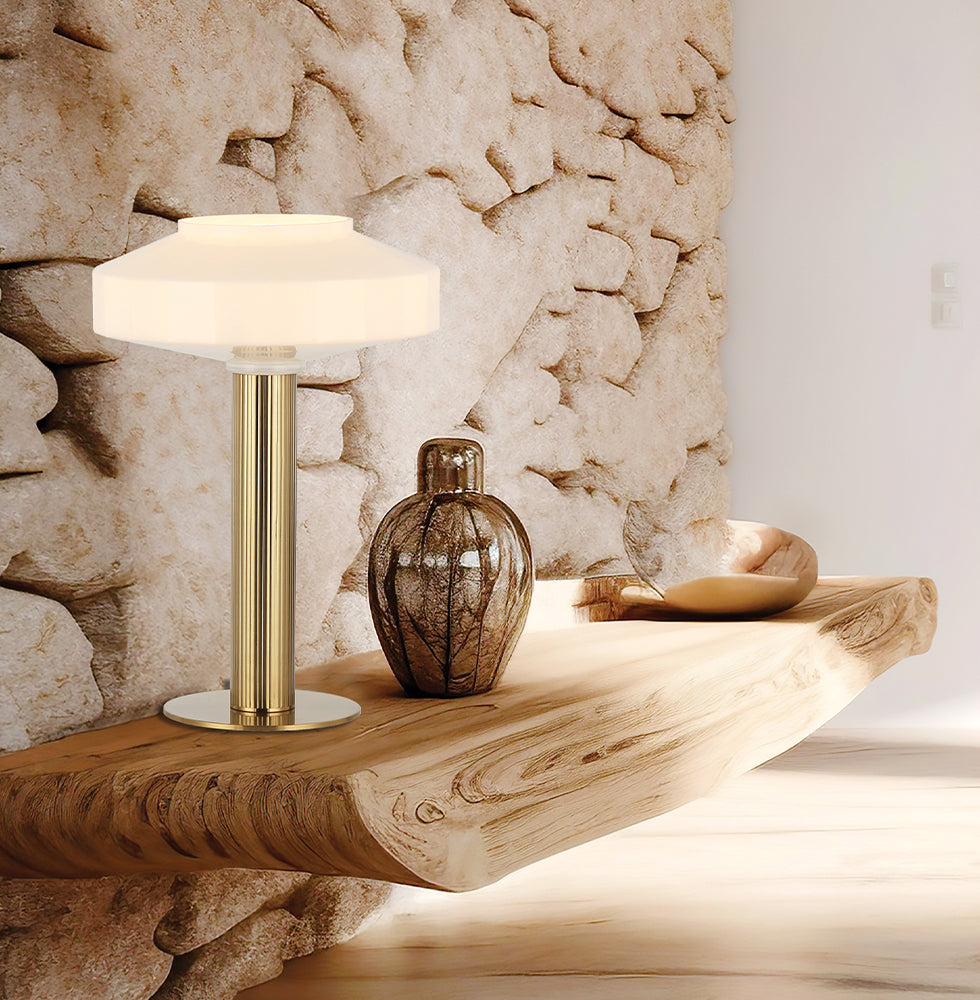 Lampa de masa aurie cu abajur opal Vivian