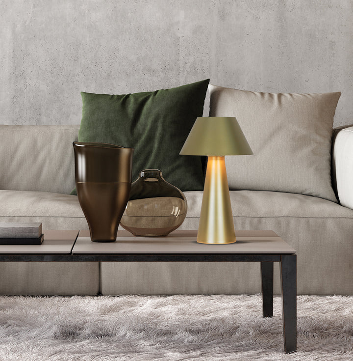 Lampa de masa aurie cu abajur conic din metal Dona