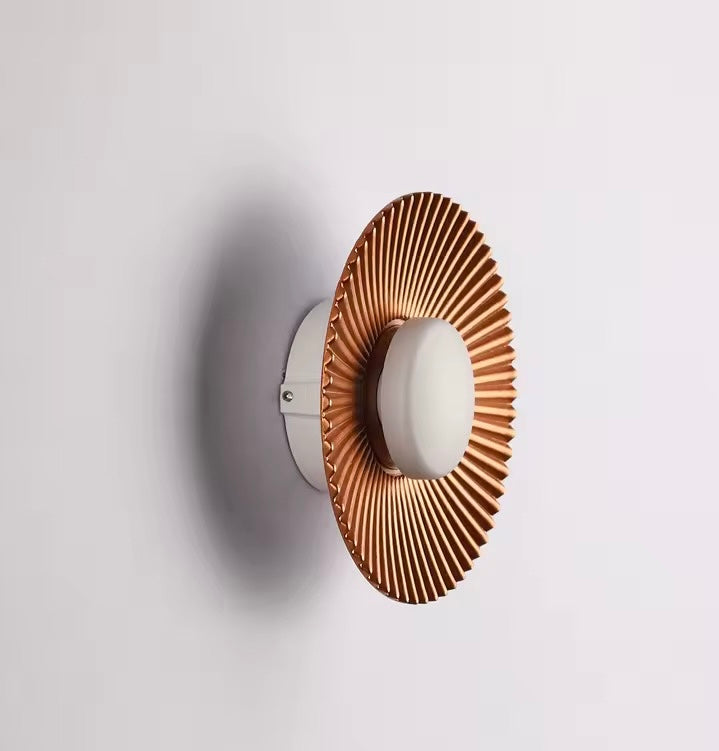 Aplica de perete de design in forma de disc metalic cu striatii Alumi