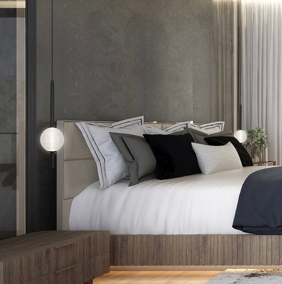 Pendul negru elegant cu o sfera din sticla Abeona