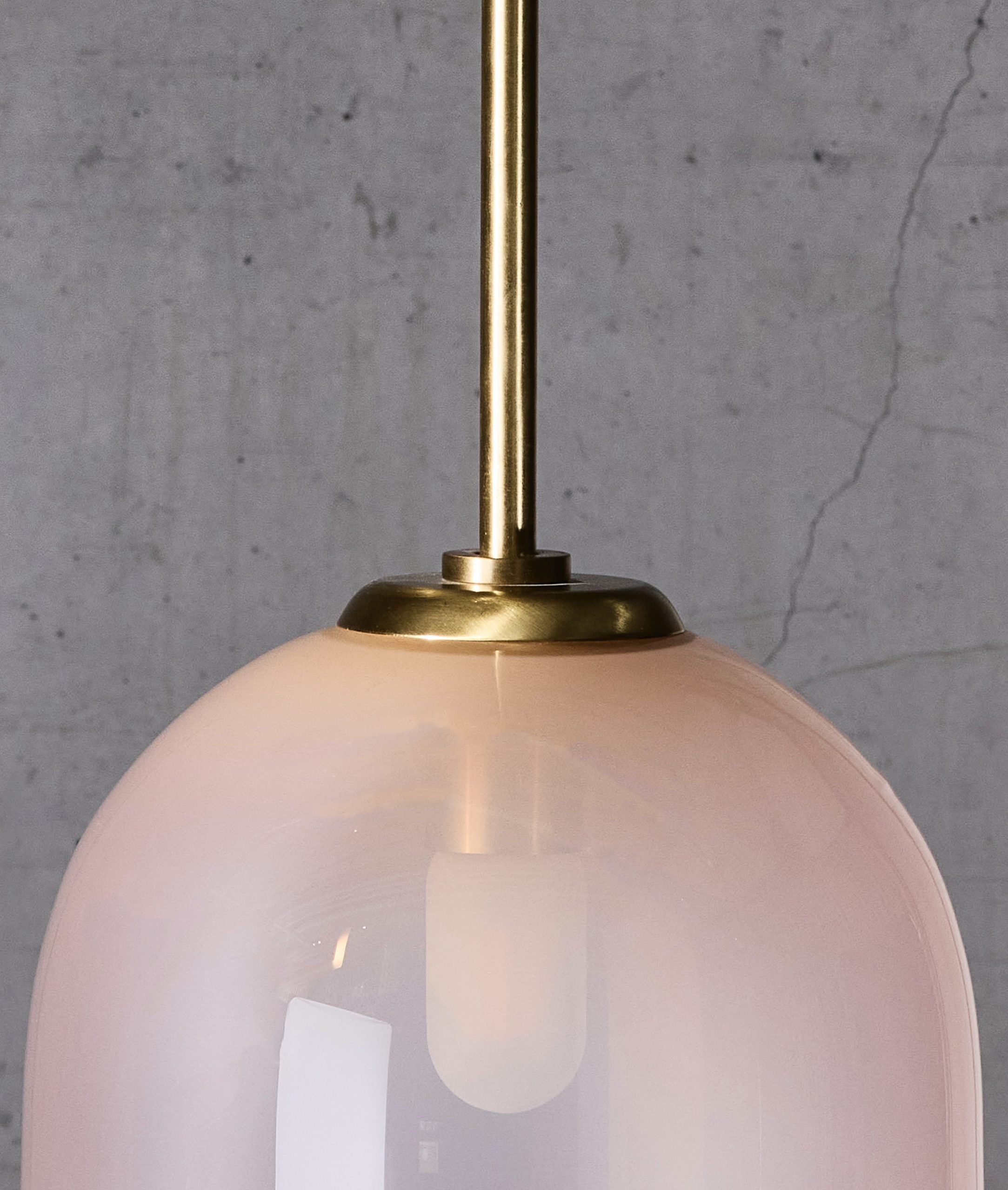 Pendul cu abajur din sticla suflata manual si design minimalist Pallas by Dechem