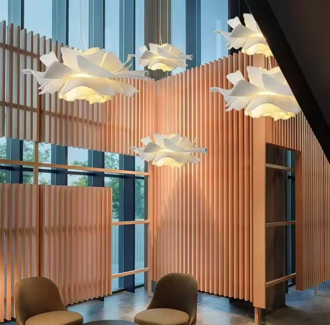 Lustra alba de design tip floare Petal