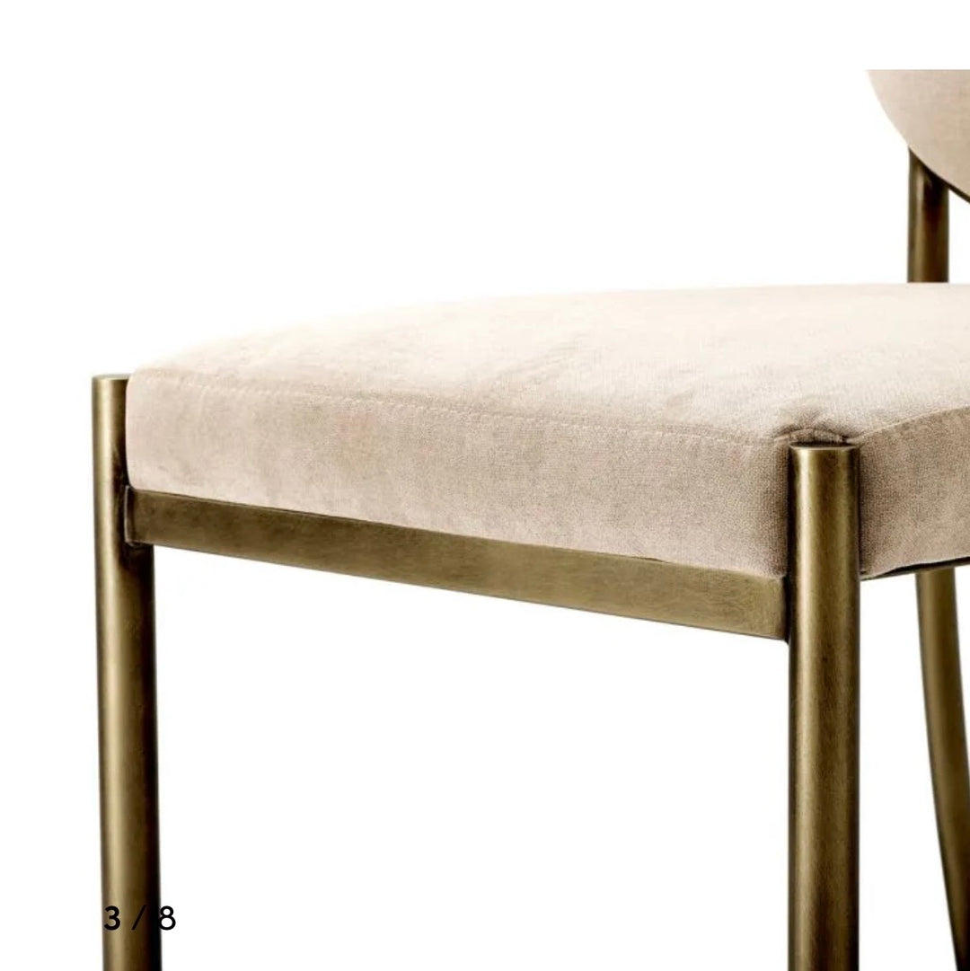 Scaun dining elegant catifea bej si alama Scribe Eichholtz