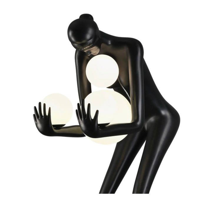 Statueta lampadar  cu o siluetă feminica  ce poartă globuri de sticlă Woman 2