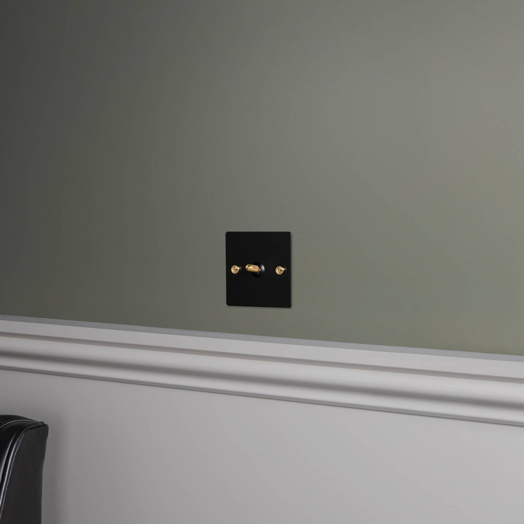 Intrerupator negru 1G Toggle Cross Buster + Punch