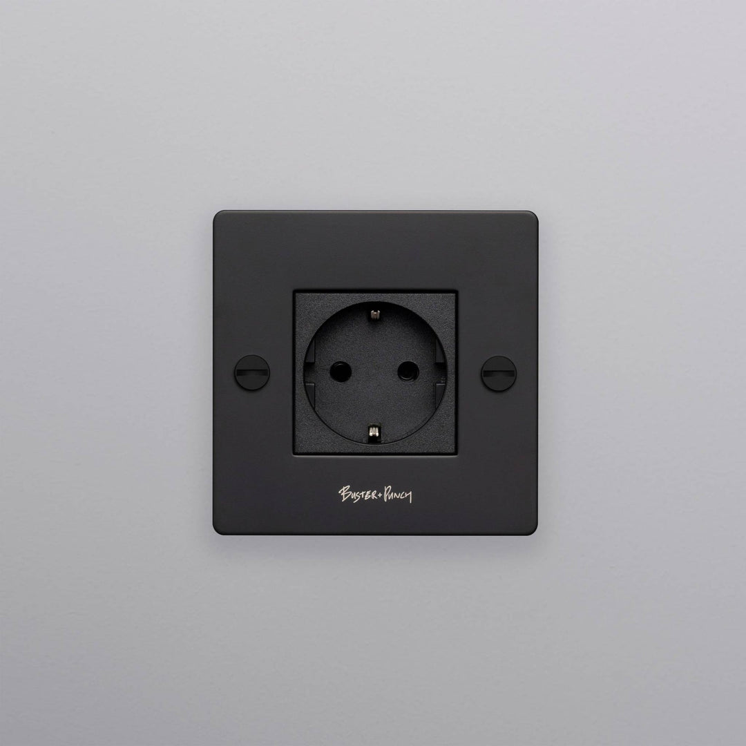 Priza finisaj negru 1G/ Cross Buster + Punch