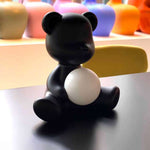 Lampa de masa cu acumulator Teddy Girl Qeeboo