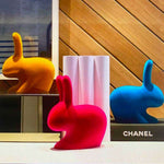 Suport pentru carti Rabbit cu finisaj de catifea by Qeeboo