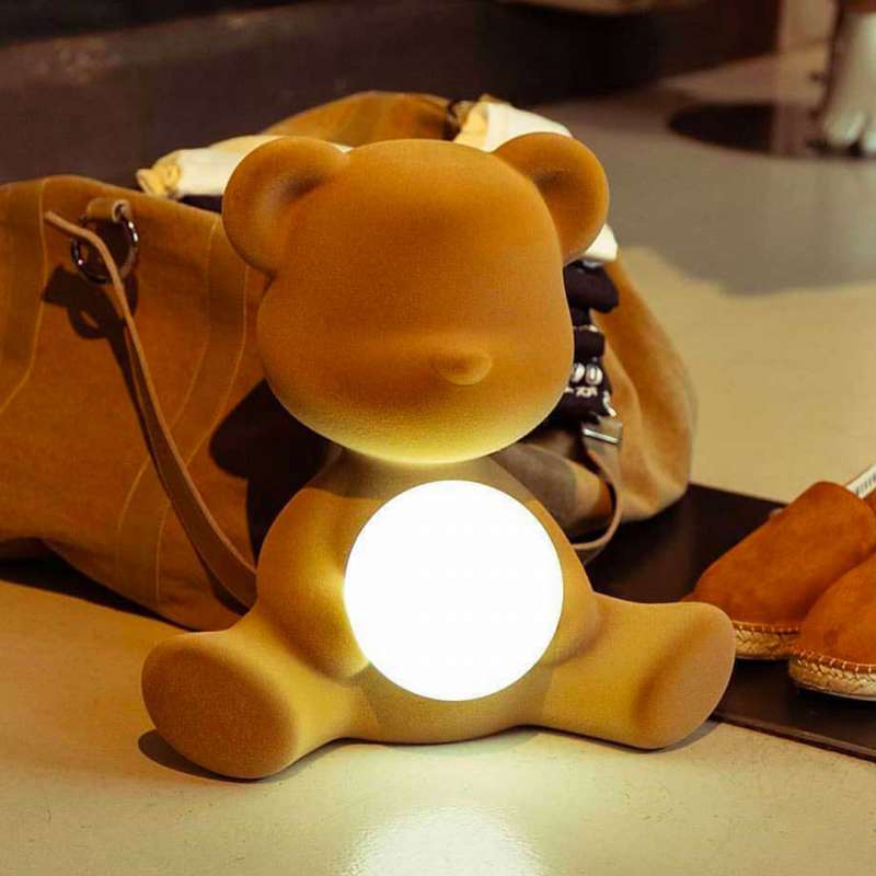 Lampa de podea cu acumulator Teddy Girl - finisaj de catifea Qeeboo