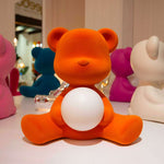 Lampa de podea cu acumulator Teddy Girl - finisaj de catifea Qeeboo