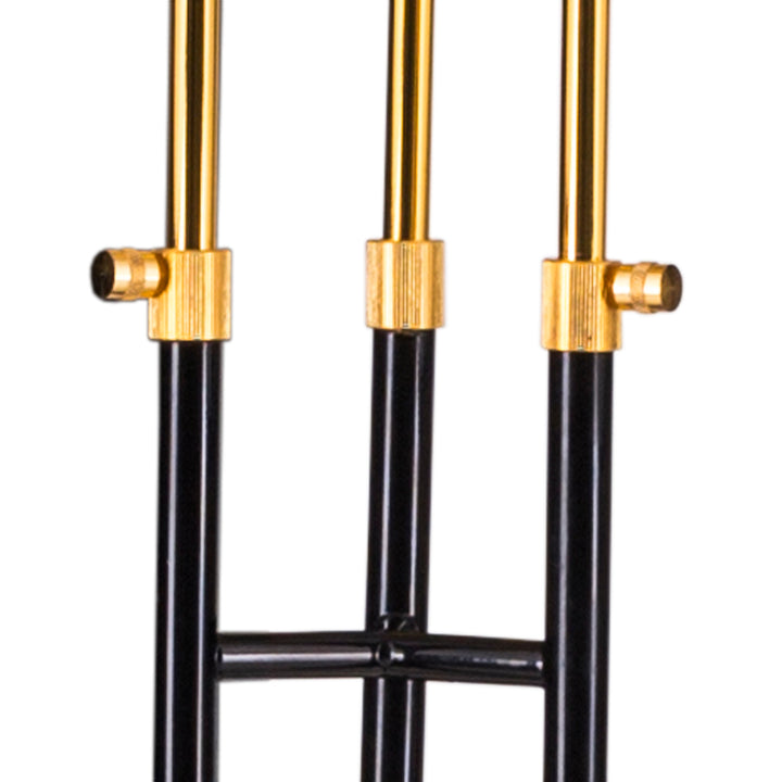 Lampadar cu trei corpuri de iluminat montate pe tija din metal by Step into design