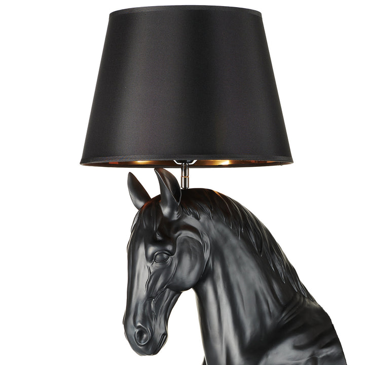 Lampadar in forma de cal de culoare neagra Horse by Step into design