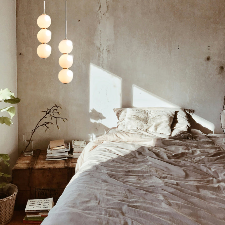 Pendul led cu 3 abajururi albe mat Pearla