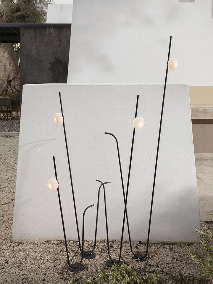 Lampadar cu abajur in forma elipsoidala iluminat Pois by Karman