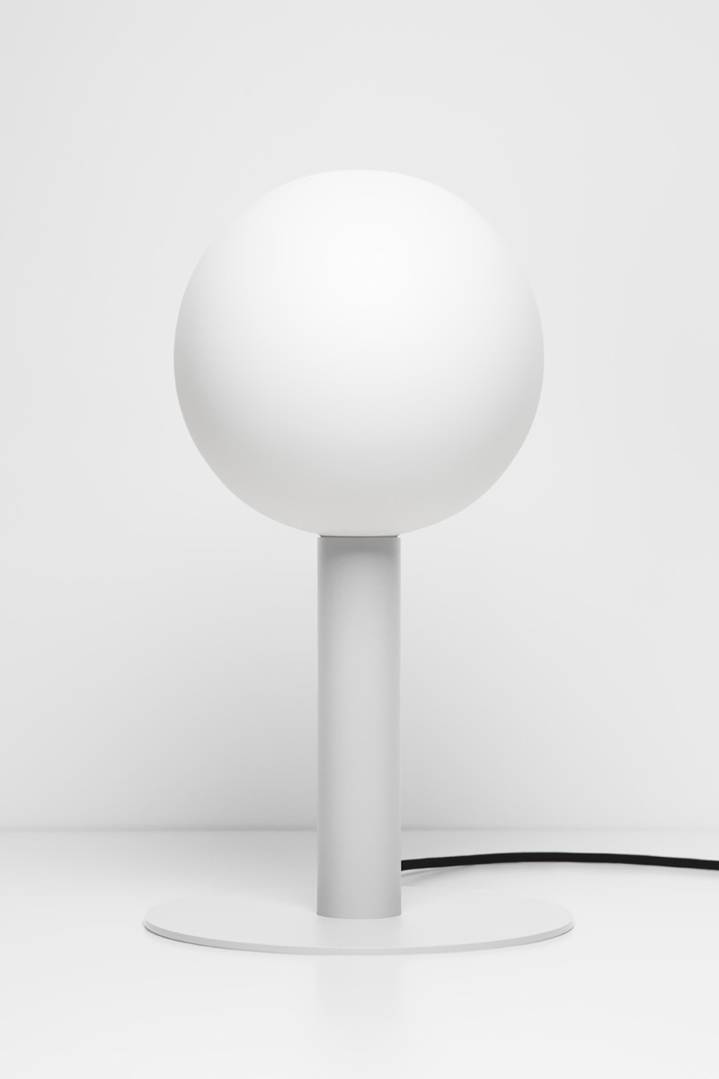 Lampa de masa cu design minimalist Matuba by LØFTLIGHT