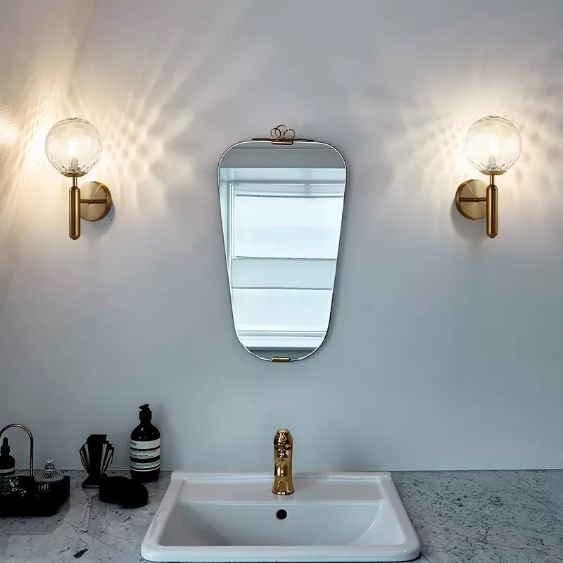 Lampa de perete designer aurie cu abajur transparent  Ara Design