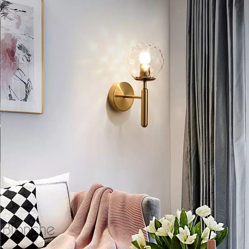 Lampa de perete designer aurie cu abajur transparent  Ara Design