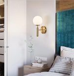 Lampa de perete aurie cu abajur alb  Ara Design